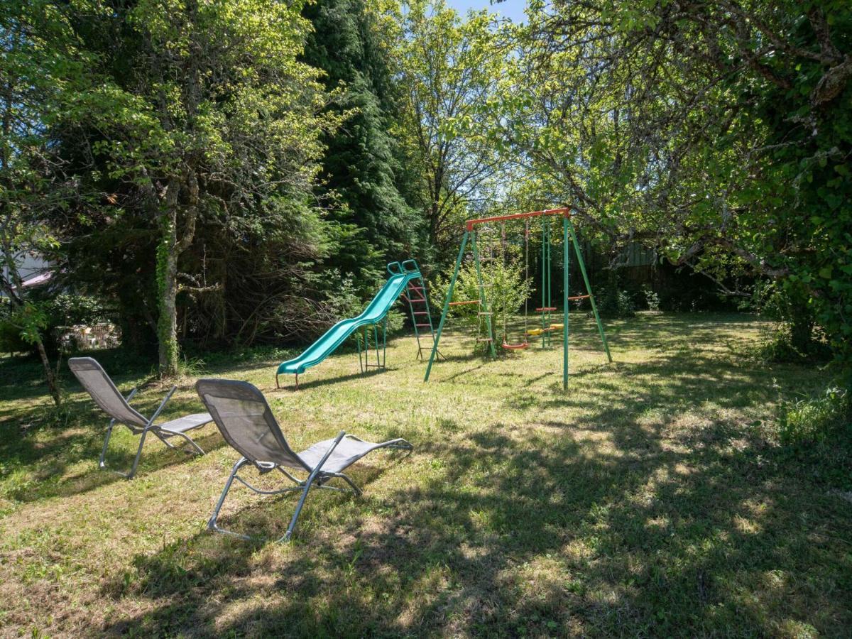 Quaint Holiday Home In Payzac With Garden Екстериор снимка